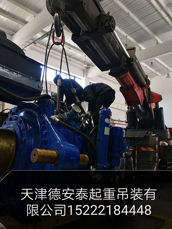 精密設備掏箱就位